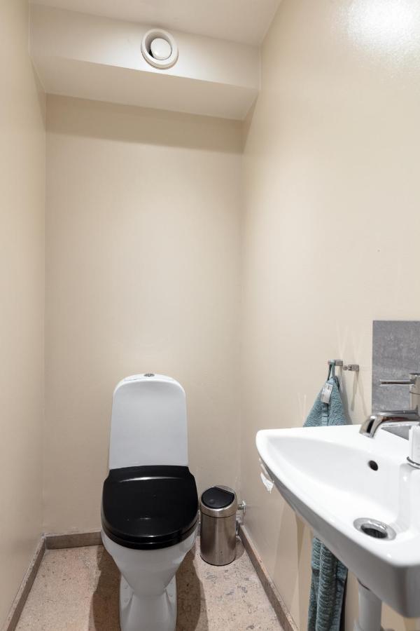Fantastic 4 Bedroom Home In Bromma With Everything Стокгольм Экстерьер фото