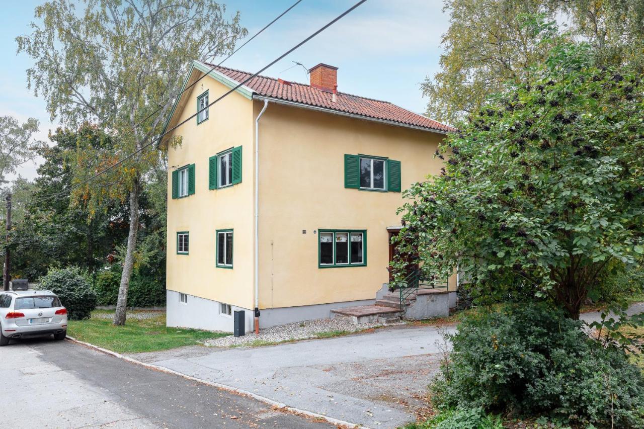 Fantastic 4 Bedroom Home In Bromma With Everything Стокгольм Экстерьер фото