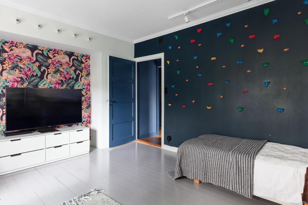 Fantastic 4 Bedroom Home In Bromma With Everything Стокгольм Экстерьер фото
